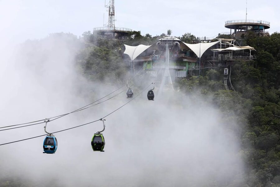 Langkawi: Skycab Cable Car Ticket Options - Walking across the SkyBridge