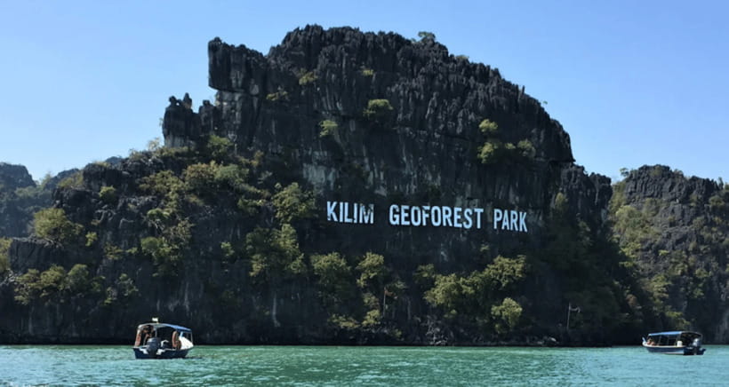 Langkawi: Tanjung Rhu Mangrove Speedboat Tour - The floating restaurant and mini fish show