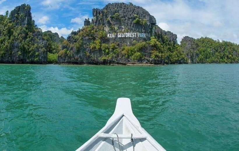 Langkawi: Tanjung Rhu Mangrove Speedboat Tour - Sea eagles over the Andaman Sea