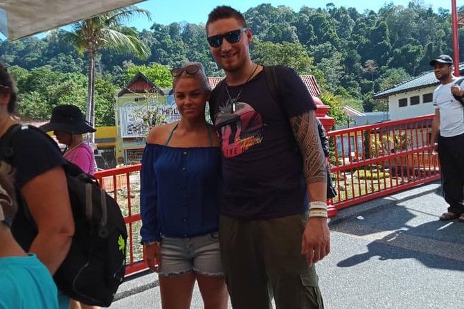 Langkawi Tour with SkyBridgewalk,Langkawi Cable Car,Oriental Village pass - The 3D Art Museum and Oriental Village shopping stop
