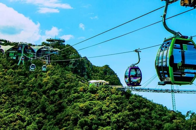 Langkawi Tour with SkyBridgewalk,Langkawi Cable Car,Oriental Village pass - Walking across the curved Langkawi Sky Bridge