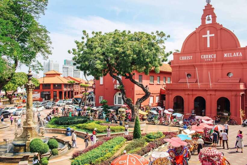 Malacca: Historical Private Malacca Tour from Kuala Lumpur - The Baba and Nyonya Museum brings domestic history to life