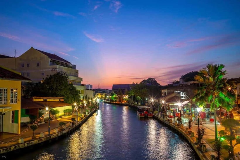 Melaka: Melaka River Cruise E-Ticket - Kampung Morten and the modern city