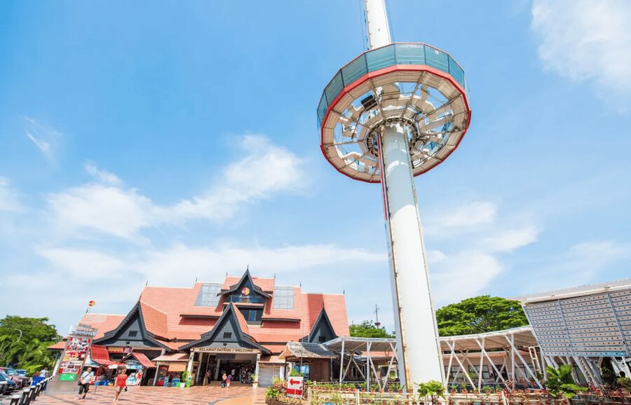 Melaka: Menara Taming Sari Tower E-Ticket - What the seven-minute ride is really like