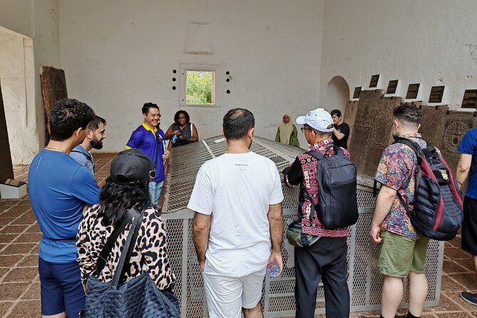 Melaka UNESCO City Guided Walking Tour - Tip Based - Jonker Street and the shophouse story