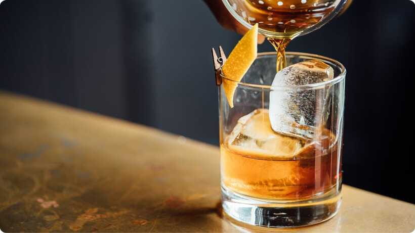 Nomadic Nightfall: Kuching Pub Crawl Adventure - Who will enjoy this night most