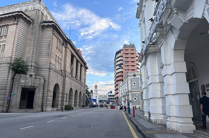 Penang Exciting Local Full Day Private Tour 8 Hours - Seeing Peranakan style at the Pinang Peranakan Mansion
