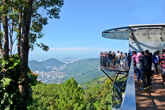 Penang Full Day Tour with Penang Hill, Kek Lok Si & Fruit Farm - Kek Lok Si Temple and three architectural traditions