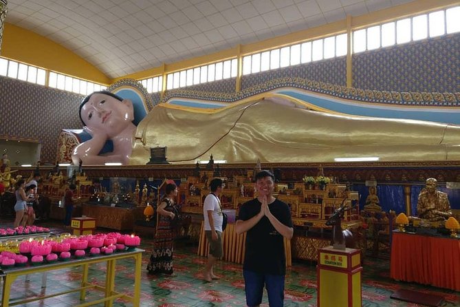 Penang Half Day City Tour Including Tropical Spice Garden - Quiet details at Dhammikarama Burmese Temple