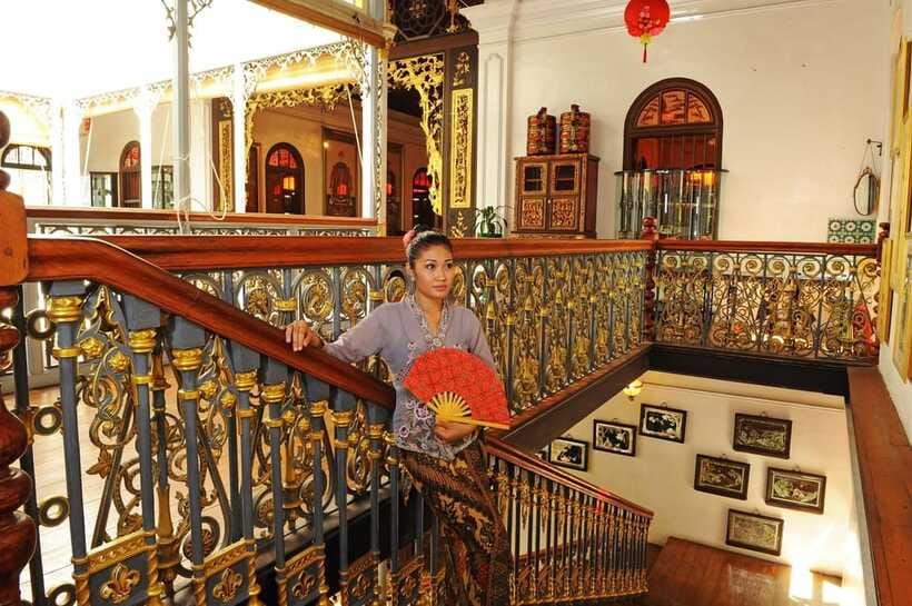 Penang: Top Seven Wonders Of Penang Private Exploration Tour - The Pinang Peranakan Mansion’s old-world rooms