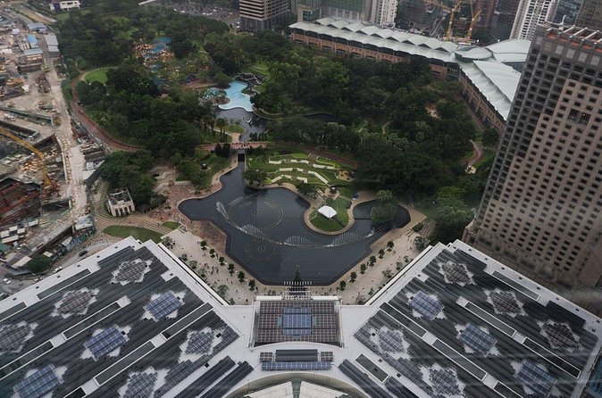 Petronas Twin Tower E-Ticket Including The Skybridge - Finding the Entrance in Kuala Lumpur City Centre