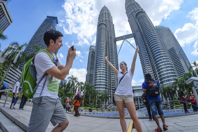 Petronas Twin Tower Tickets & Top Ten Wonder of Kuala Lumpur Tour - Batu Caves and a sharp change of scenery