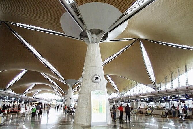 Premium Airport Transfer Kuala Lumpur - Hotel pickup from the lobby