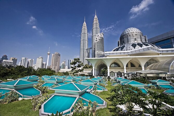 Private FullDay Tour includes Petronas Twin Towers & Batu Caves - Merdeka Square puts independence into context