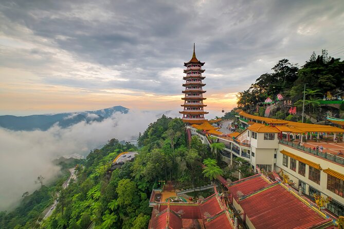 Private Genting Highlands & Batu Caves Trip with Cable Car Ticket - Riding the Awana SkyWay into the hills