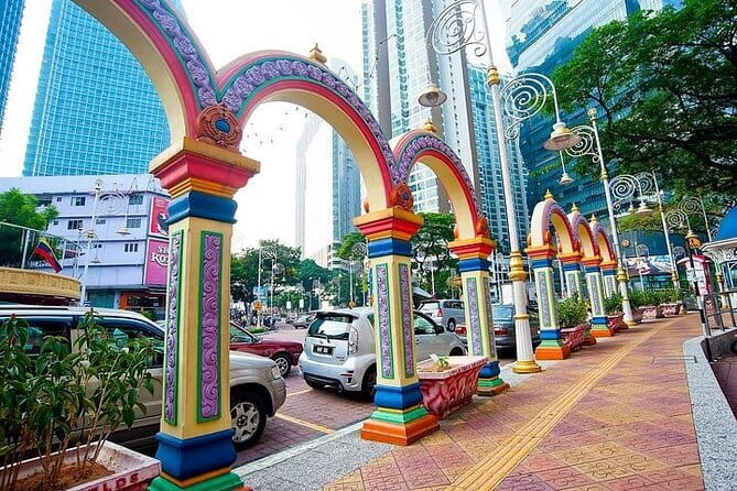 Private Half-Day Cultural Tour in Kuala Lumpur - Reading Malaysia’s identity at the National Mosque