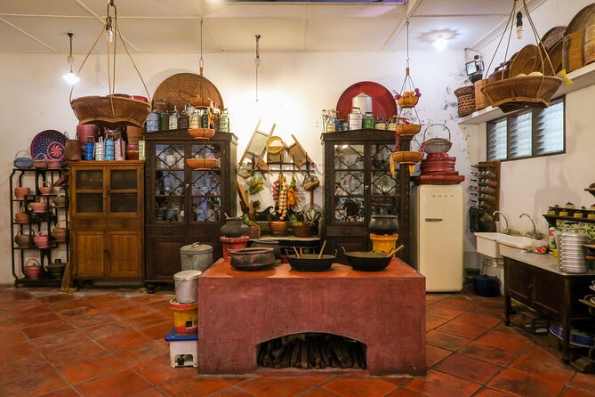 Private Half-Day George Town History Tour - Dhammikarama Burmese Temple and its unusual guardian