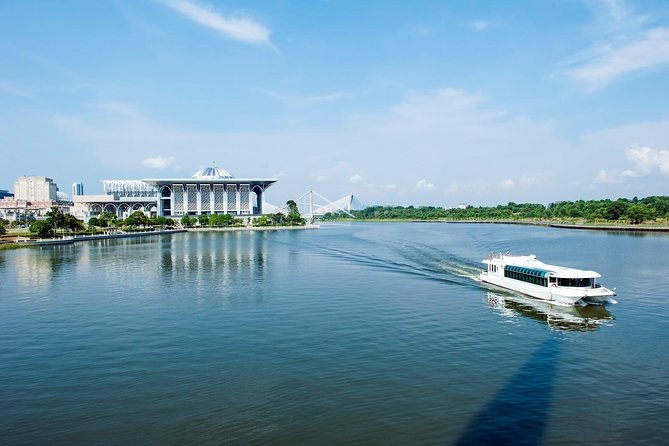 Private Half-Day Putrajaya Tour with Lake Cruise from Kuala Lumpur - Putra Mosque, the city’s most memorable building