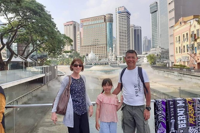 Private Layover Tour from Airport : Best of Kuala Lumpur - Petronas Twin Towers: a quick icon stop