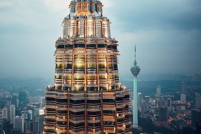 Private Night Tour: Petronas Twin Tower And Shopping - Why the Petronas Towers make a strong opening