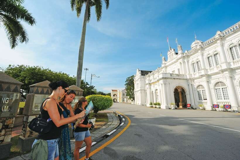 Private Penang City Tour with Kek Lok Si Temple - George Town streets and Penang street art