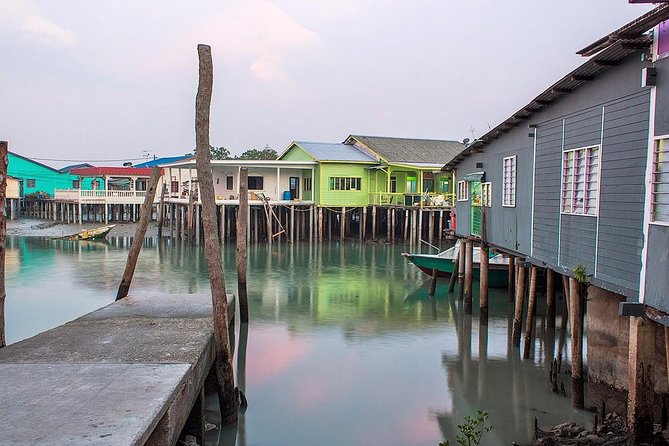 Private Tour: Crab Island Sightseeing Boat Ride and Seafood Lunch - Three quick stops on the mainland return