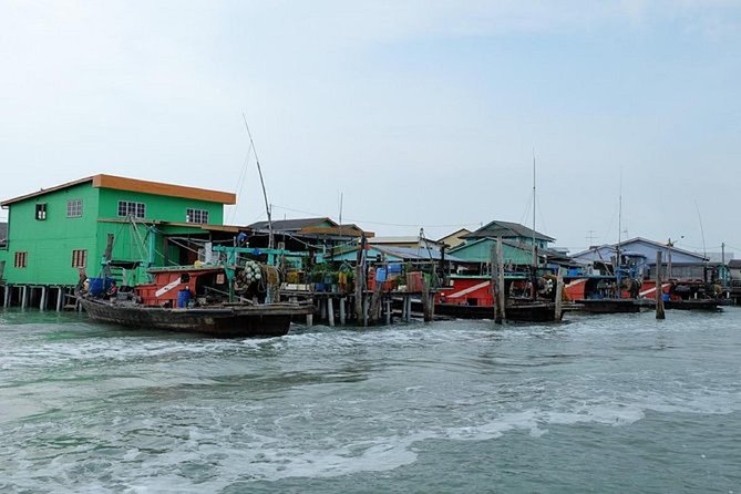 Private Tour: Crab Island Sightseeing Boat Ride and Seafood Lunch - What the private format is worth