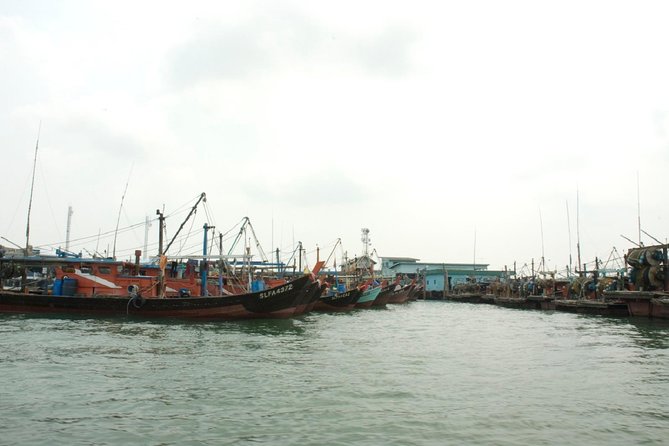 Private Tour: Crab Island Sightseeing Boat Ride and Seafood Lunch - Cancellation and booking details