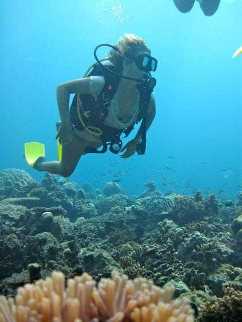 RAID Try-Dive in Kota Kinabalu, Sabah - The first lesson: forms, equipment, and shallow-water practice