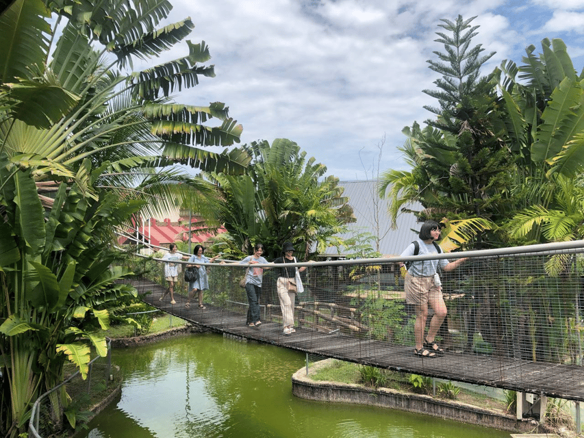 Sabah : Koisaan Cultural Village - Fire making, sling shooting, and giant slippers