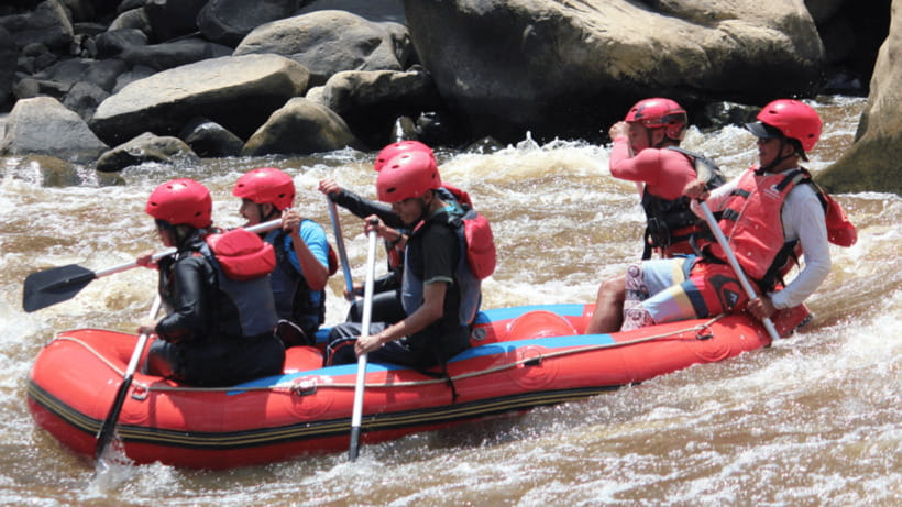Sabah: White Water Rafting Grade 3-4 at Padas River - A professional safety system on the river