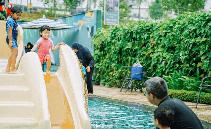 Selangor: SplashMania at Gamuda Cove - Taking it slow on the lazy river