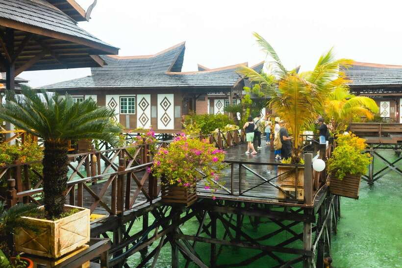 Semporna: Mabul and Kapalai Trip in Snorkel or Dive & Lunch - The First Water Session at Mabul