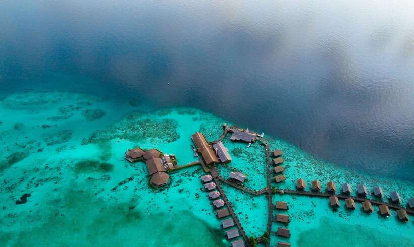 Semporna: Mabul and Kapalai Trip in Snorkel or Dive & Lunch - Mabul Water Bungalows and the Water Village
