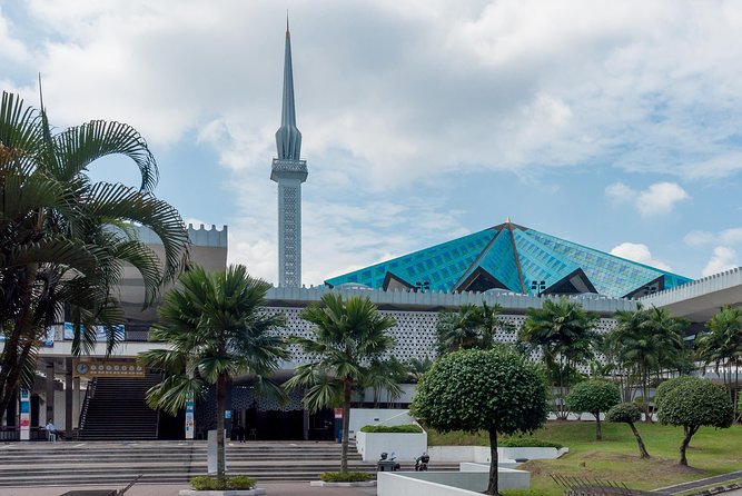 Shore Excursions from Port Klang Terminal - National Monument and Lake Gardens