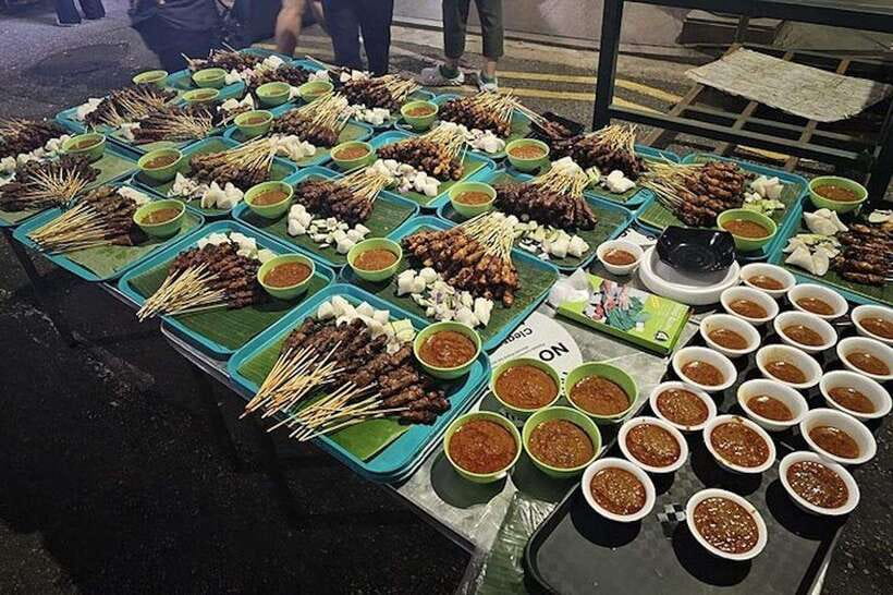 Singapore: Nighttime City Sightseeing Tour with River Cruise - Lau Pa Sat and Singapore’s hawker food