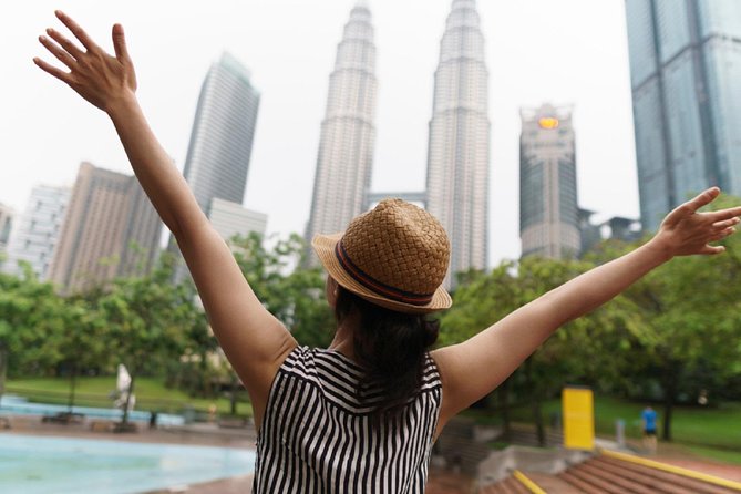 Skip the Line: Petronas Twin Towers Ticket With Skybridge Access - Crossing the Skybridge on floors 41 and 42