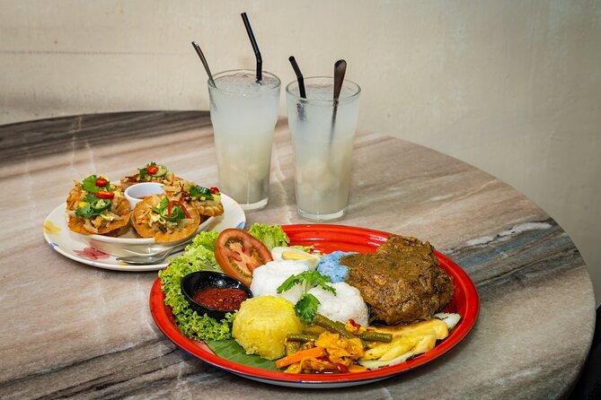 Small Group Melaka After Dark Food Tour - Villa Sentosa and a look inside a traditional Malay house